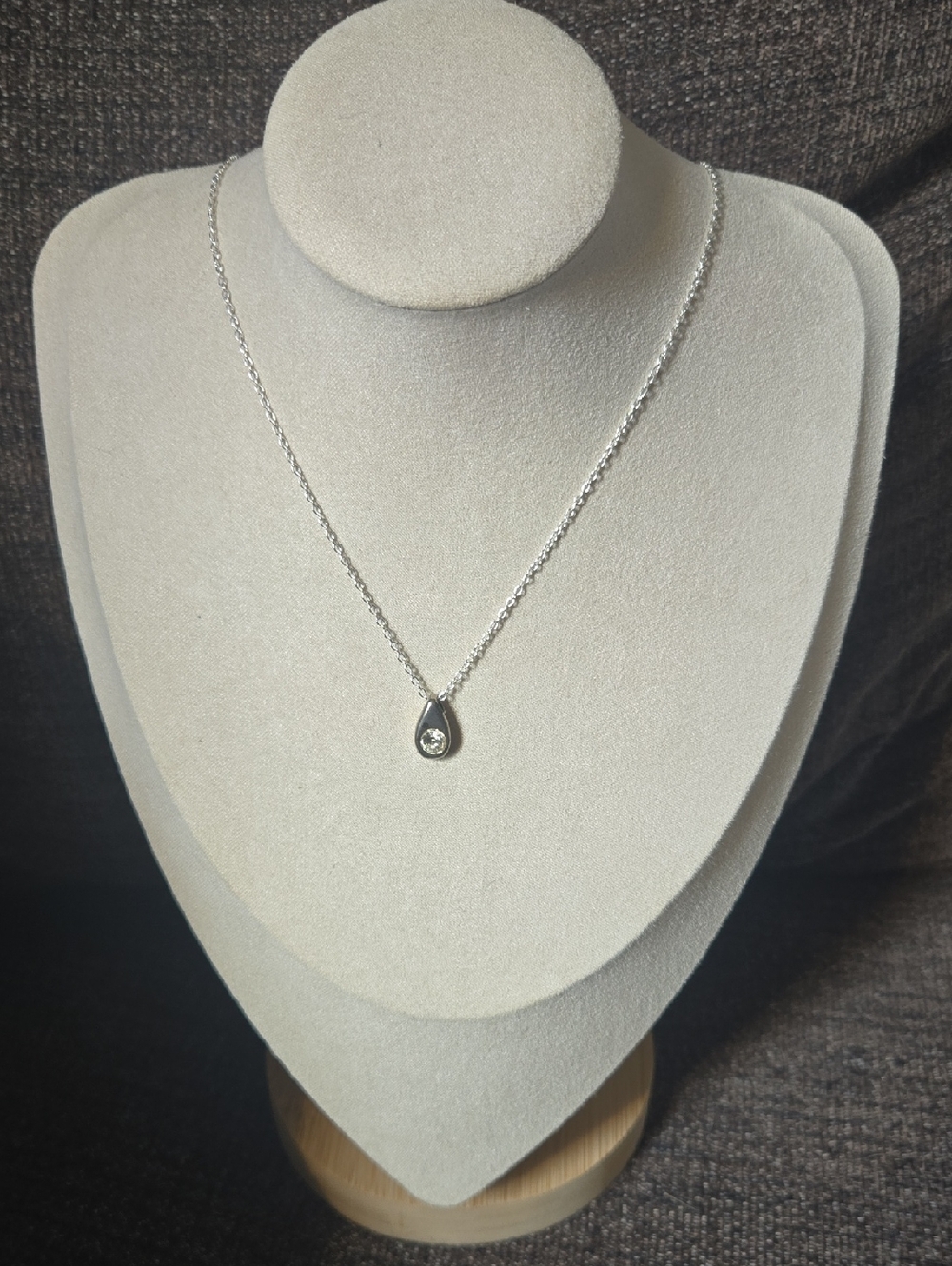Vintage Silver Tone Teardrop Pendant Necklace with Clear Stone CZ 💫